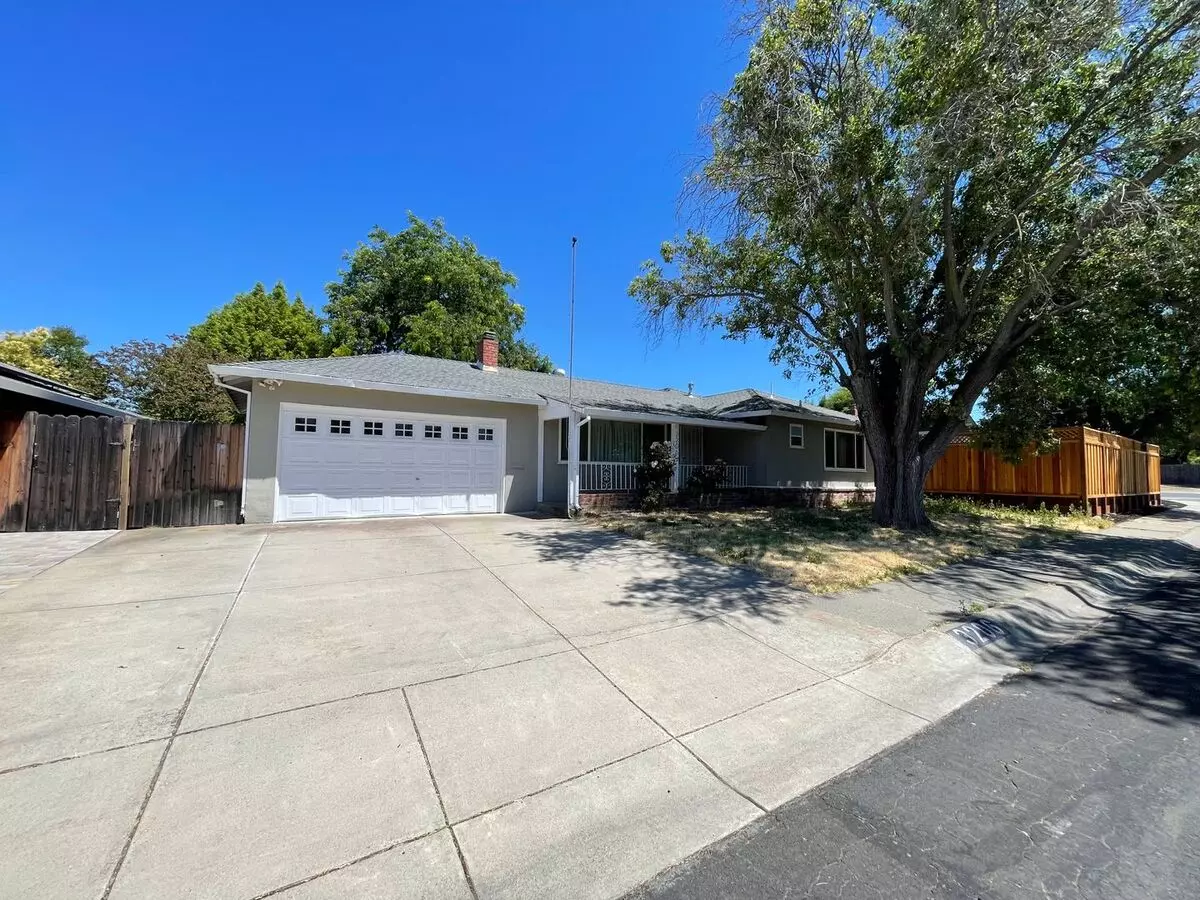 4 Beds • 2 Bath floor plan
