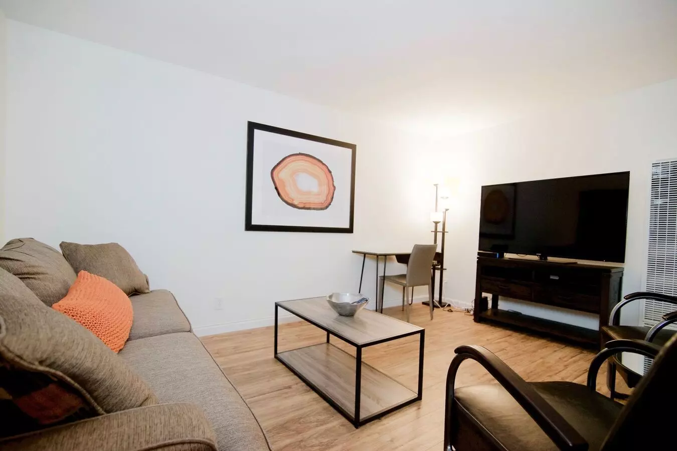 2 Beds • 1 Bath 7 floor plan