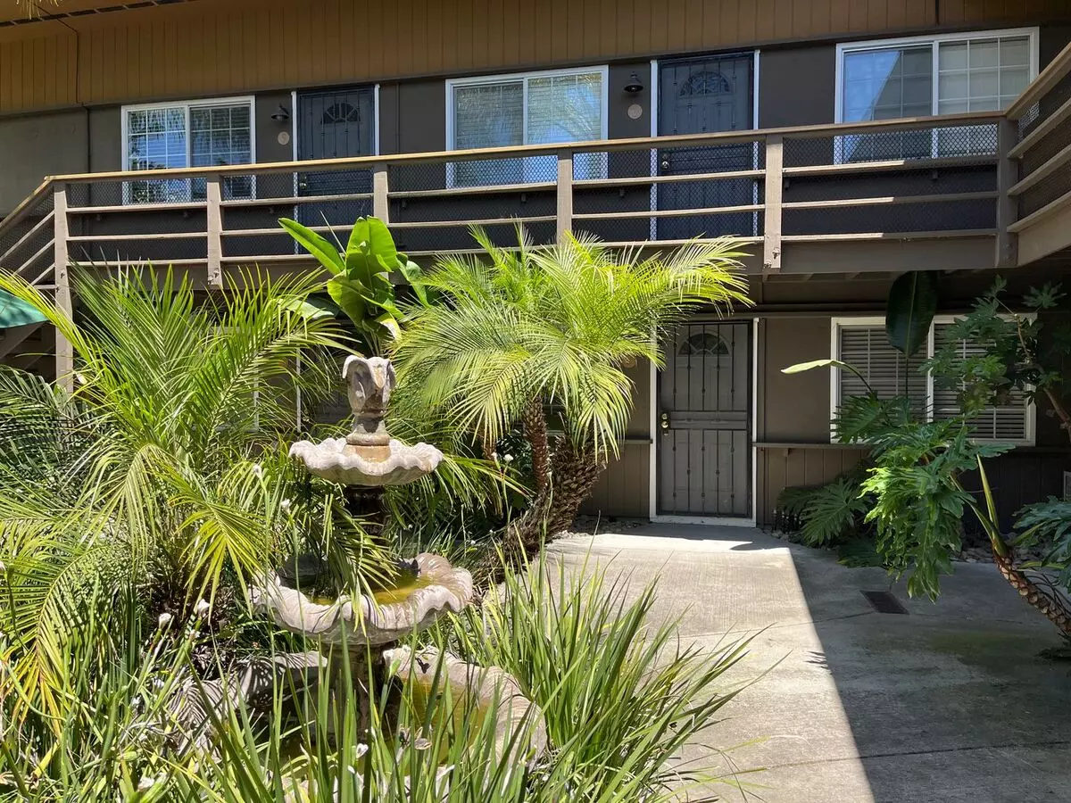 2 Beds • 1 Bath 10 floor plan