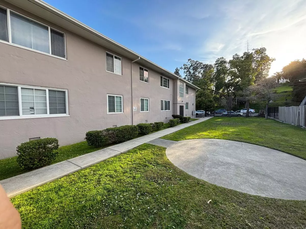 2 br / 1.0 ba, $2100 3 floor plan