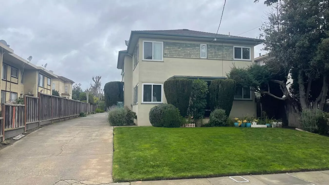 2 Beds • 1 Bath A floor plan