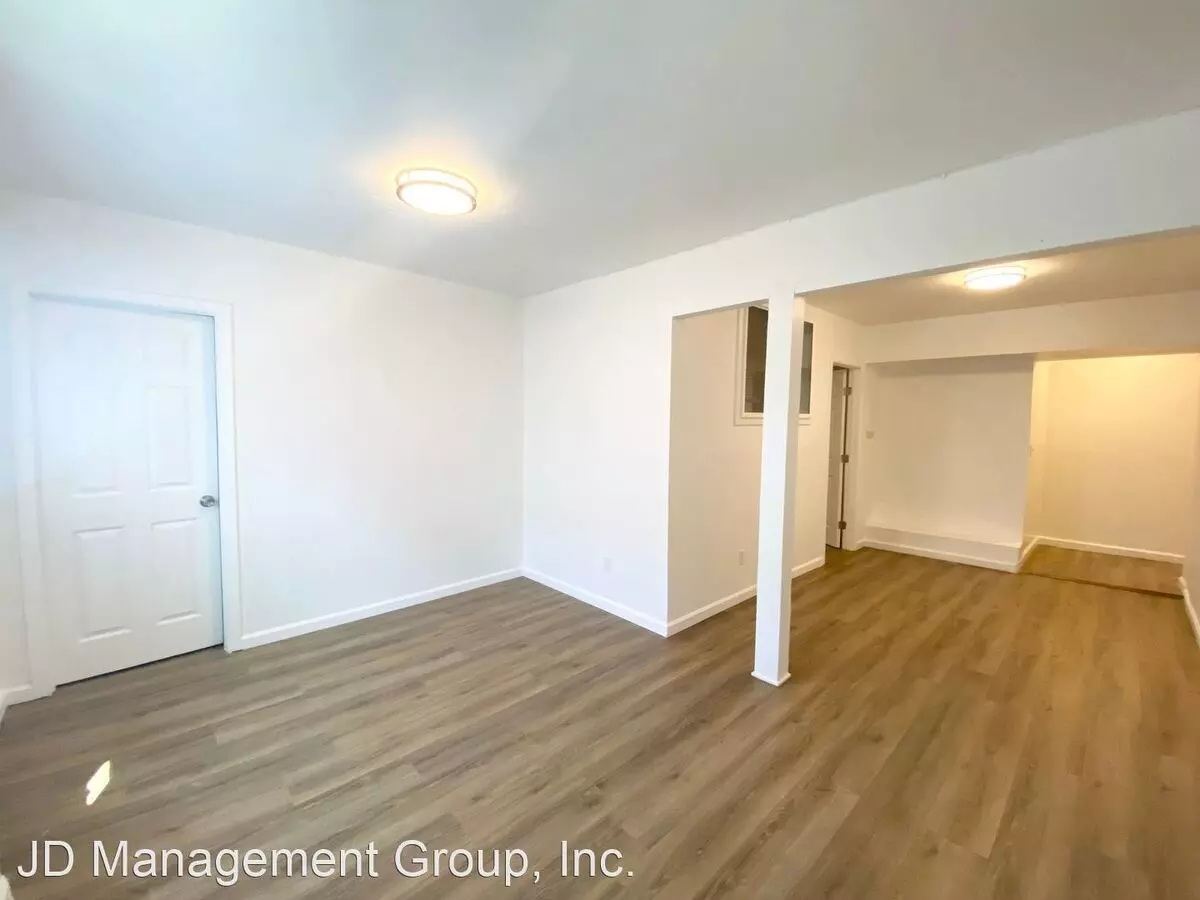2 Beds • 1 Bath A floor plan