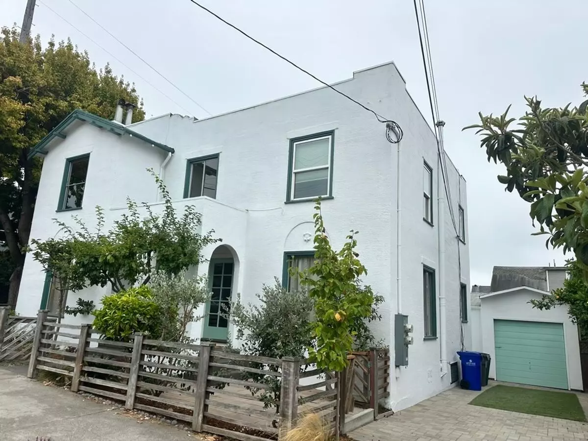 2 Beds • 1 Bath upper floor plan