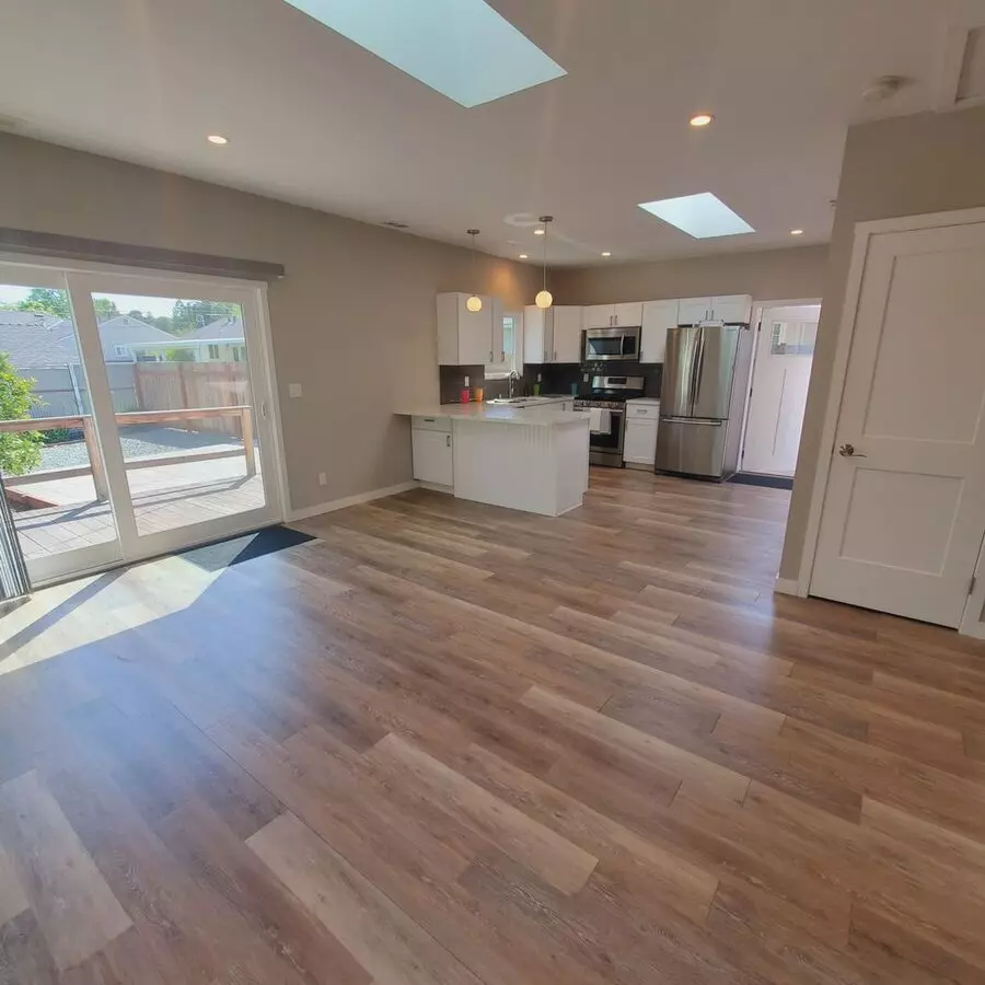 2 Beds • 1 Bath - floor plan