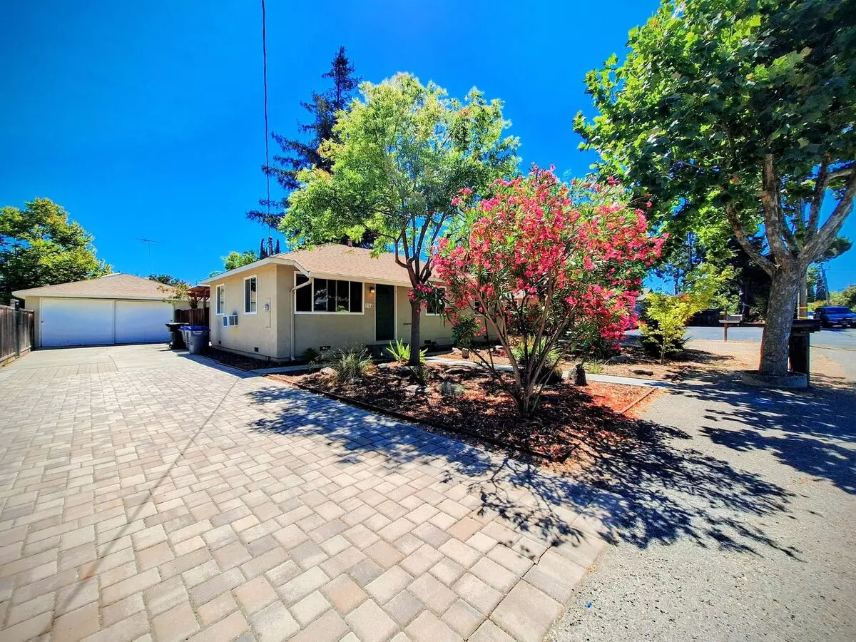 3 Beds • 1 Bath - floor plan