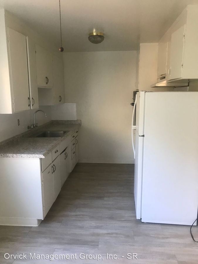 2 Beds • 1 Bath 7 floor plan