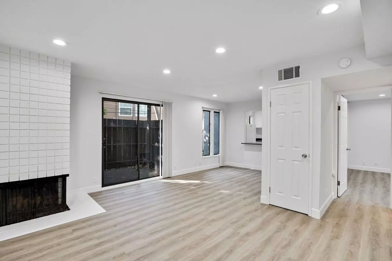 2 Beds • 1 Bath 3 floor plan