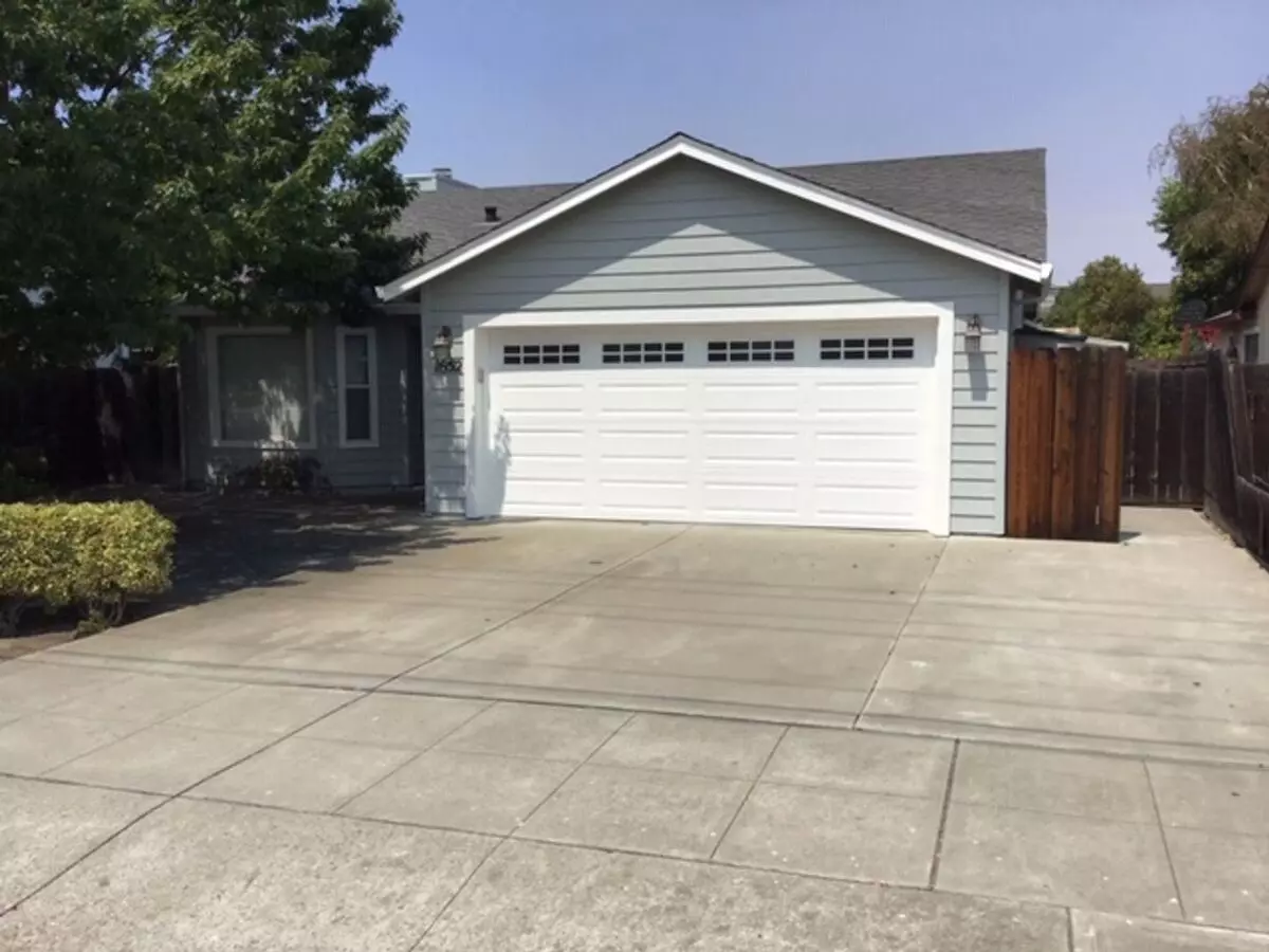 3 Beds • 2 Bath floor plan