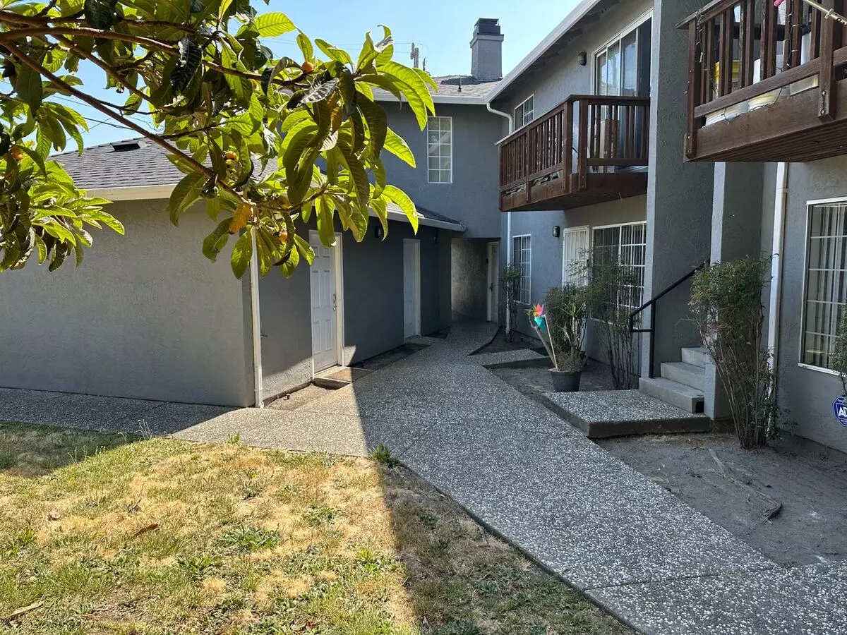 3 Beds • 2 Bath TEHAMA3 floor plan