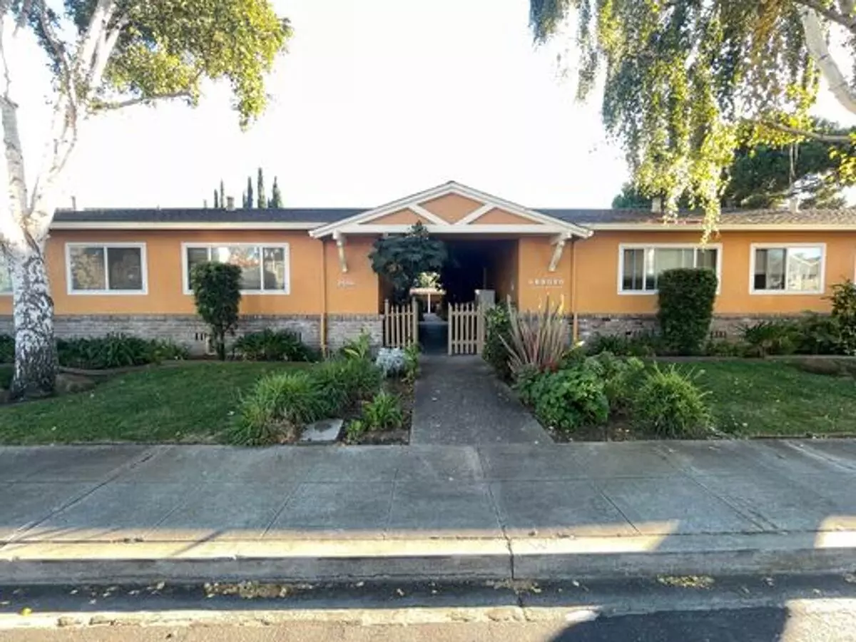 2 Beds • 1 Bath 9 floor plan