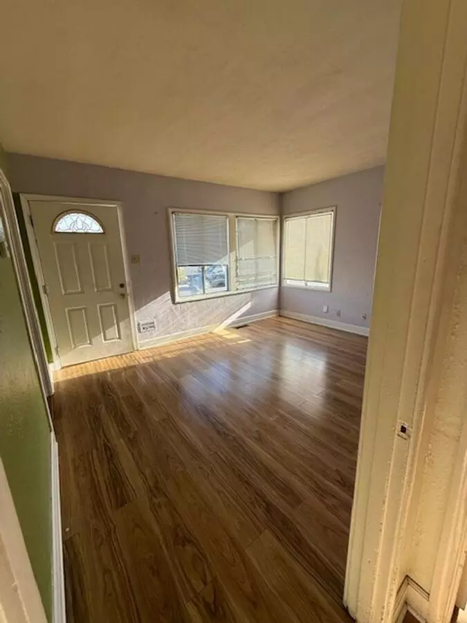 2 Beds • 1 Bath 5925 floor plan