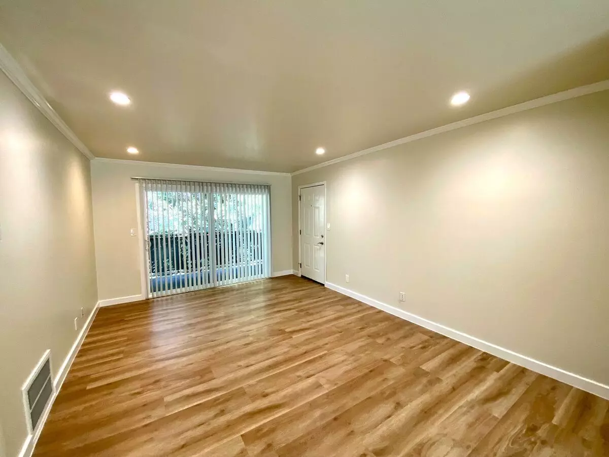 2 Beds • 1 Bath 21 floor plan