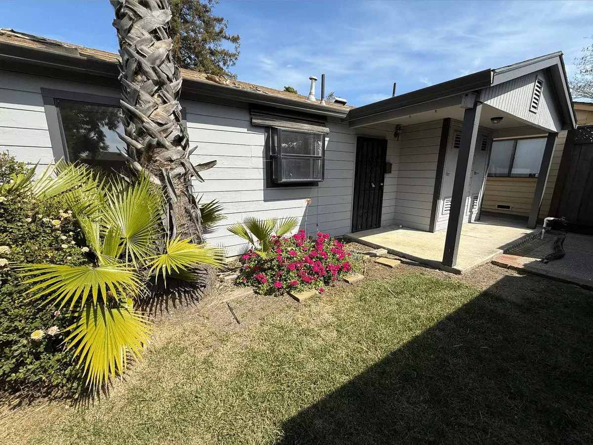 2 Beds • 2 Bath floor plan