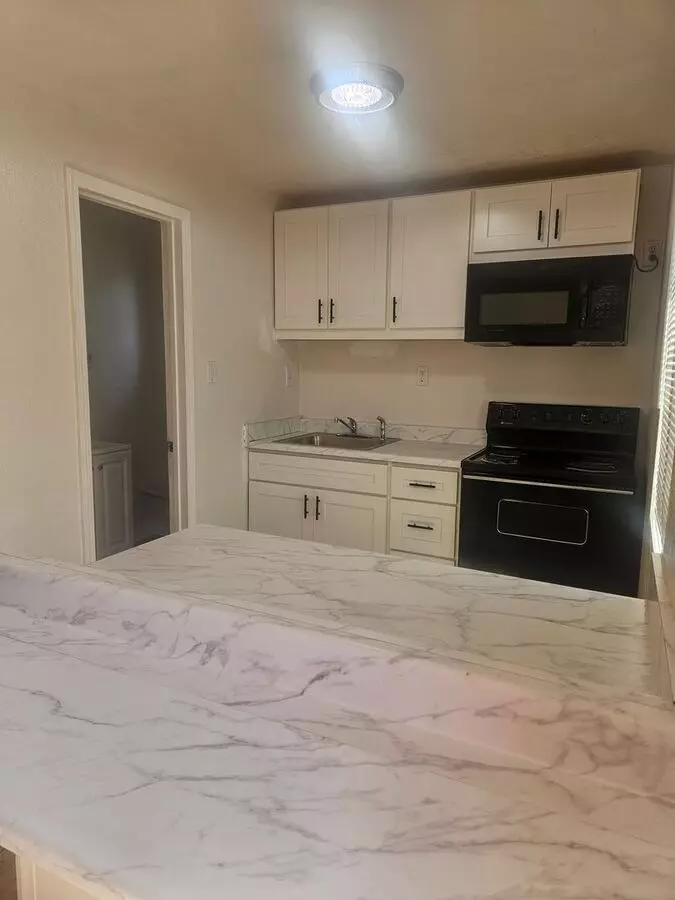 1 Bed • 1 Bath B floor plan