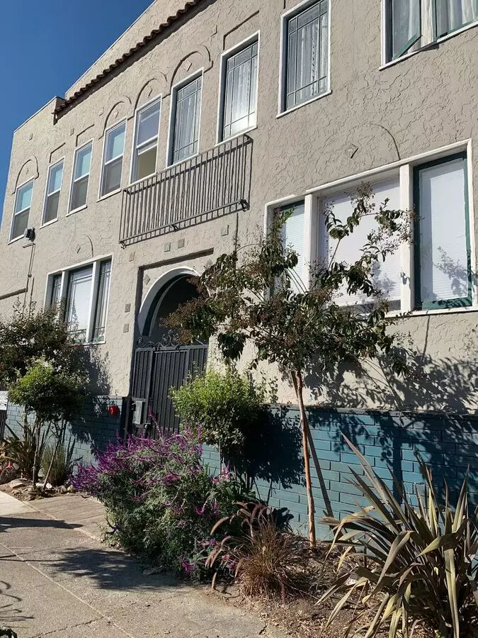 2 Beds • 1 Bath 6 floor plan