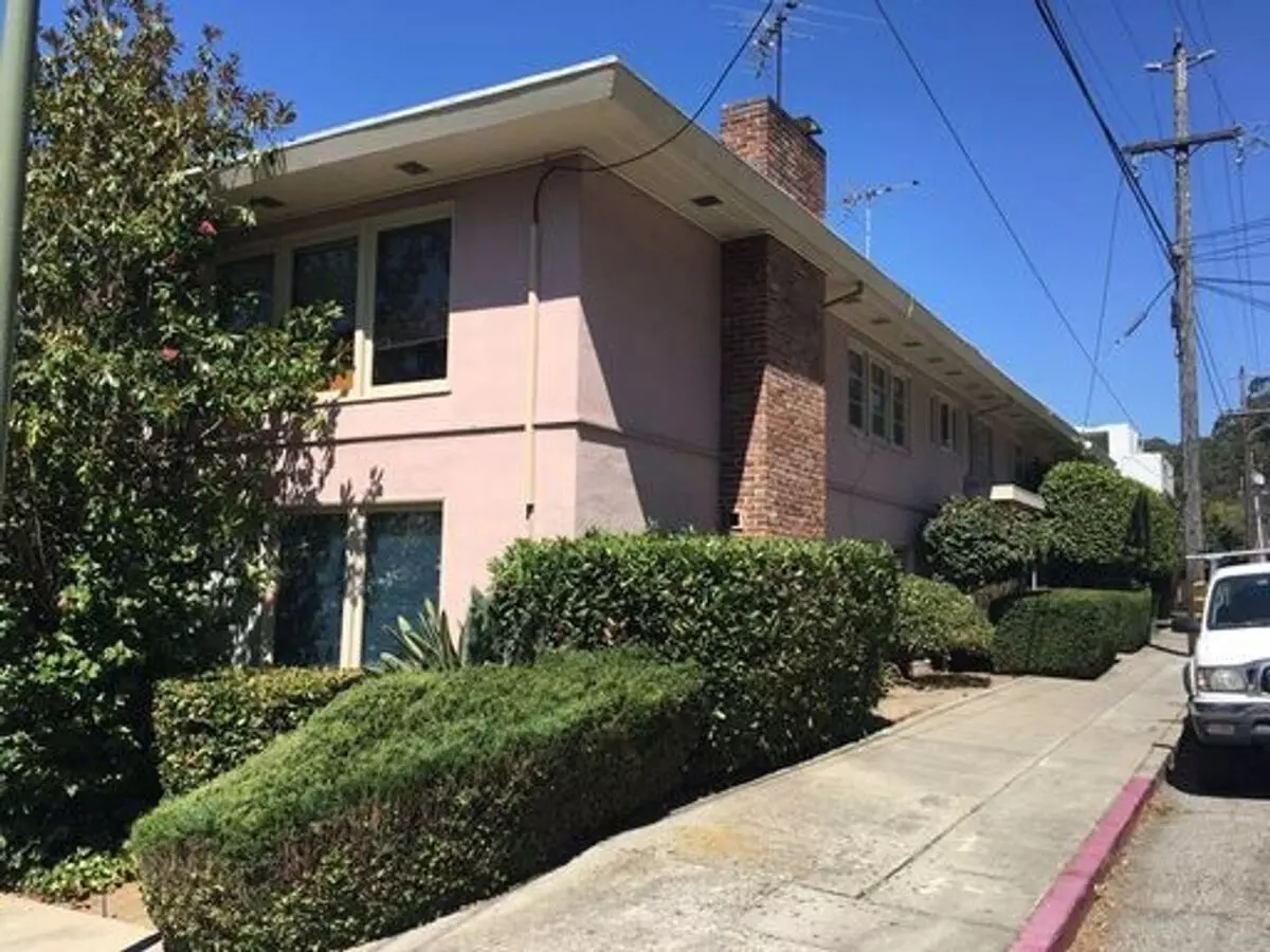 2 Beds • 1 Bath E floor plan