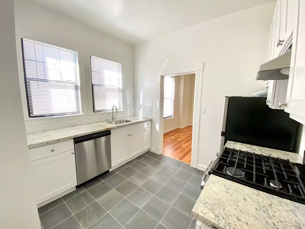 2 Beds • 1 Bath 02 floor plan