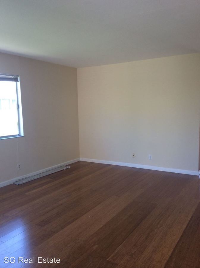 2 Beds • 1 Bath 4 floor plan