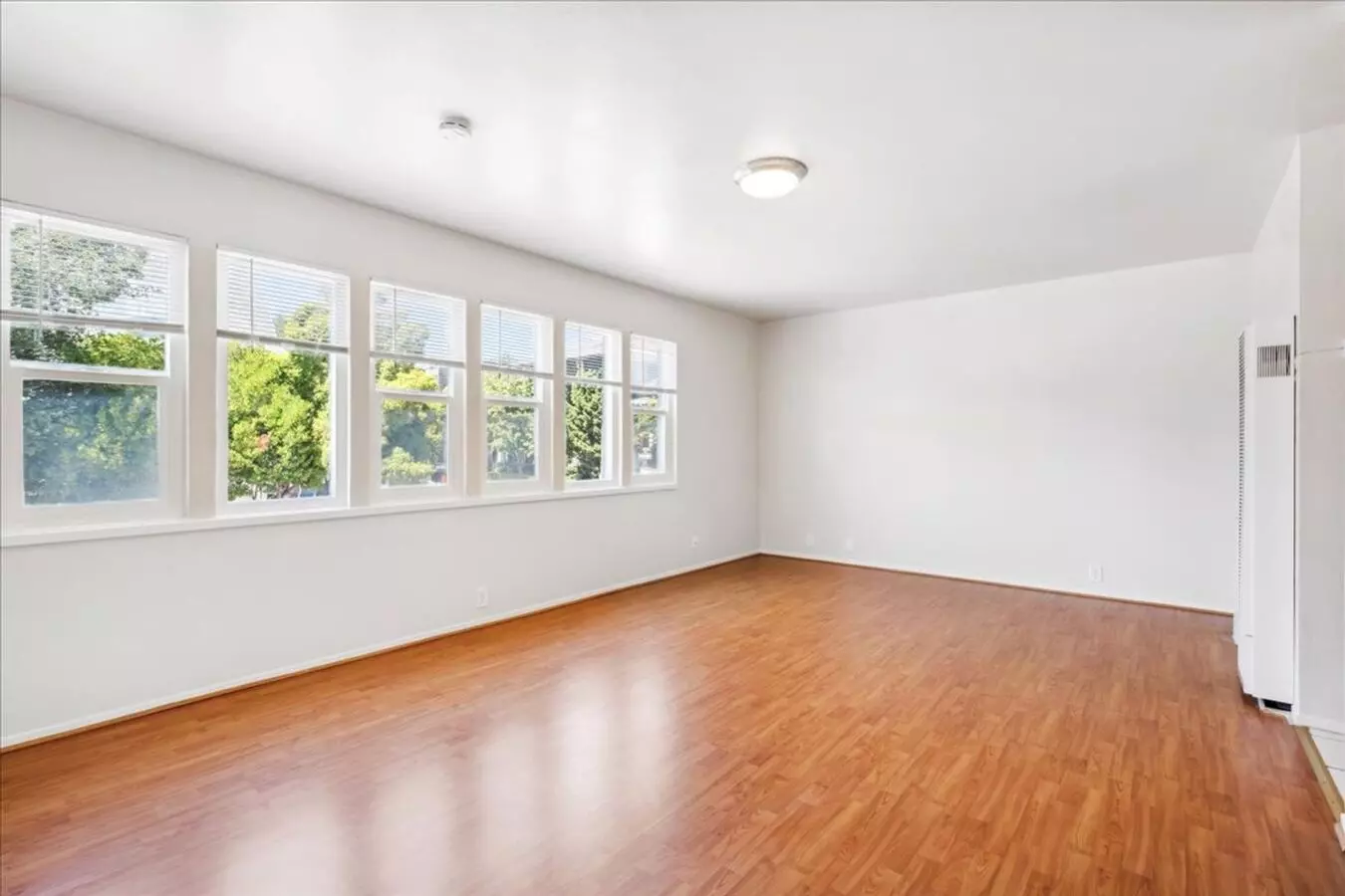 2 Beds • 1 Bath 6 floor plan