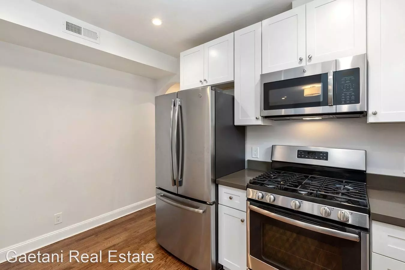 2 Beds • 1 Bath 09 floor plan