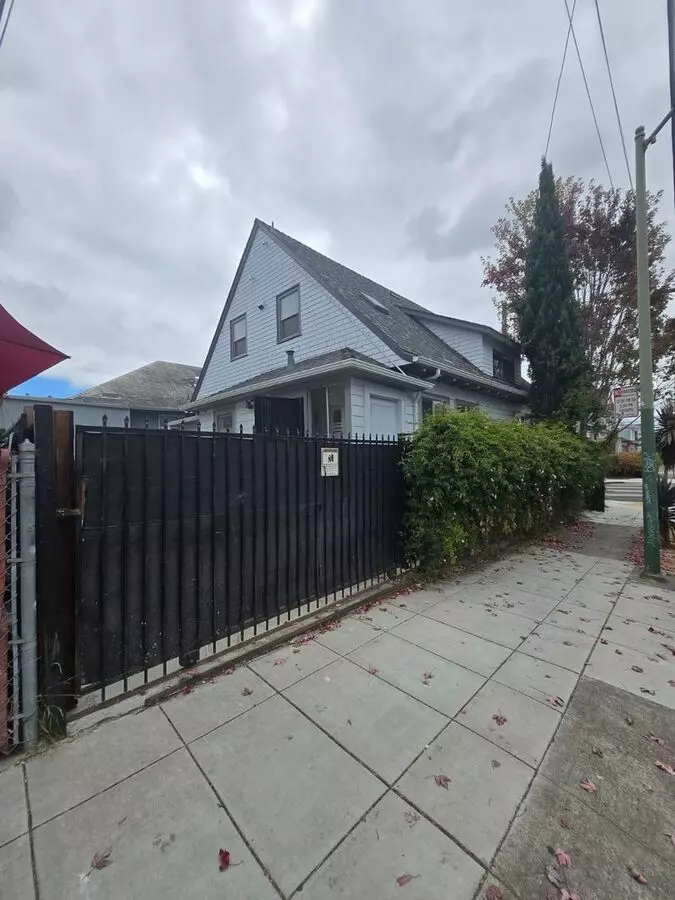 2 Beds • 1 Bath - floor plan