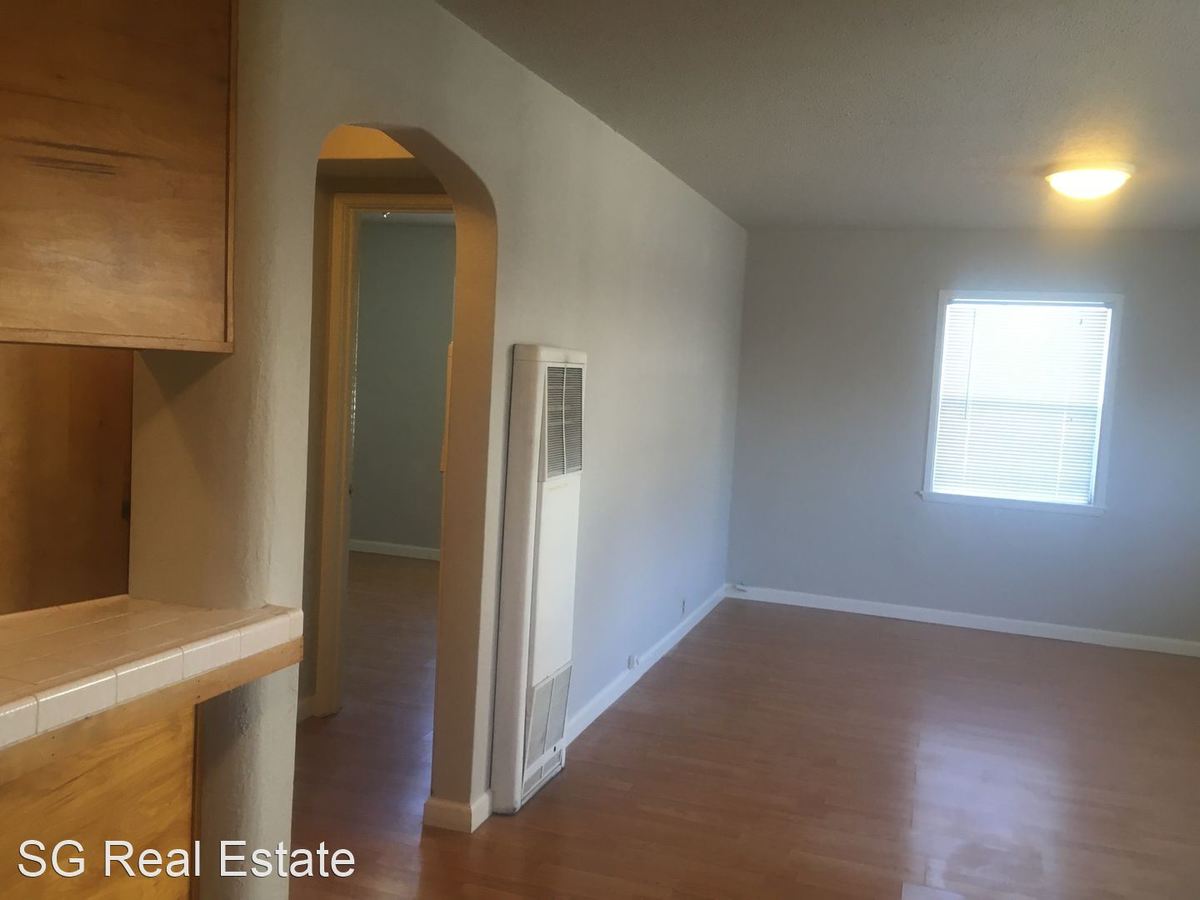 1 Bed • 1 Bath 02 floor plan