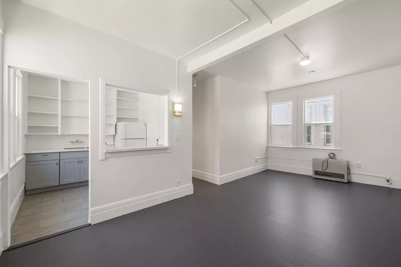 2 Beds • 1 Bath 04 floor plan