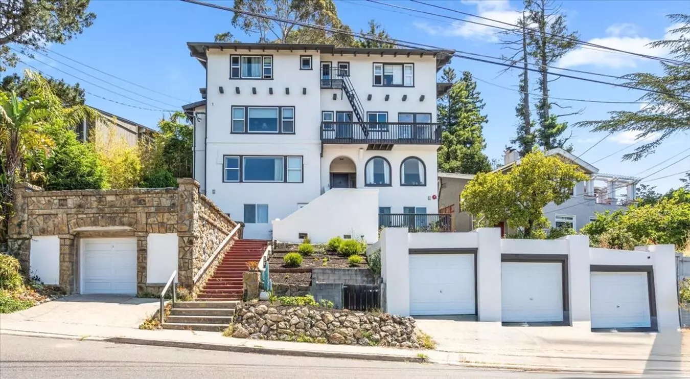 3 Beds • 2 Bath 8 floor plan
