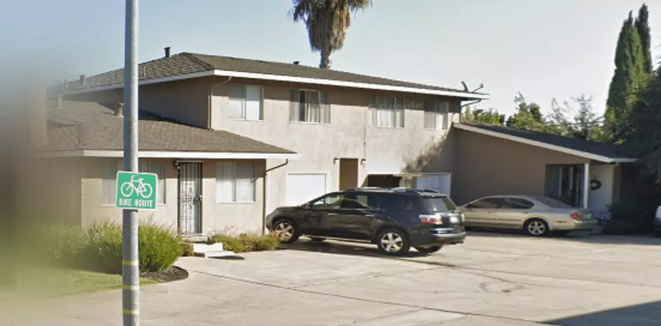 2 Beds • 1 Bath 01 floor plan