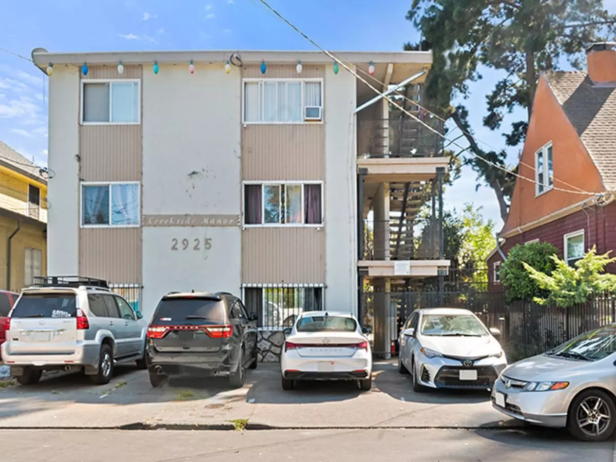 2 Beds • 1 Bath 6 floor plan