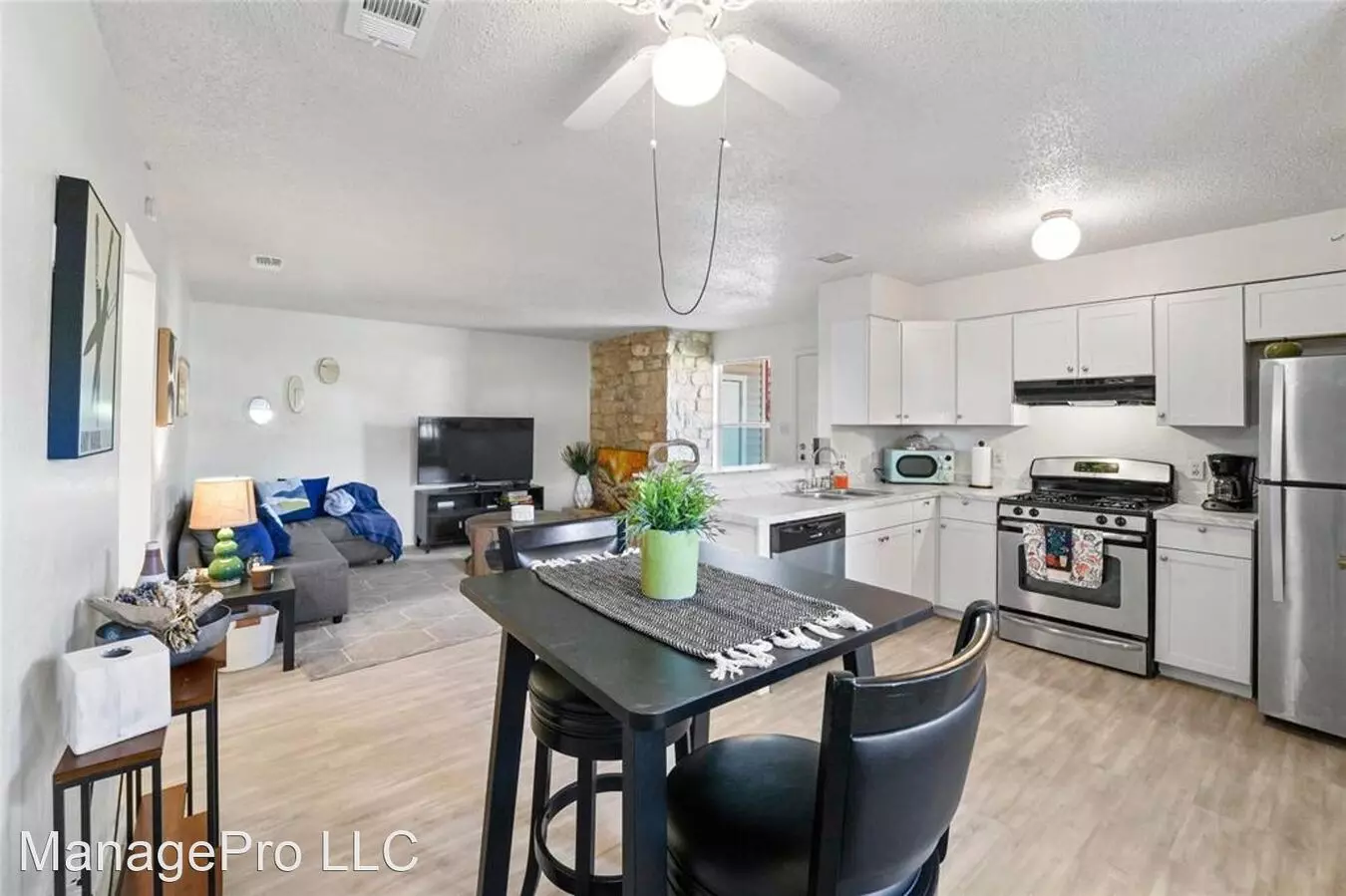 2 Beds • 1 Bath C floor plan