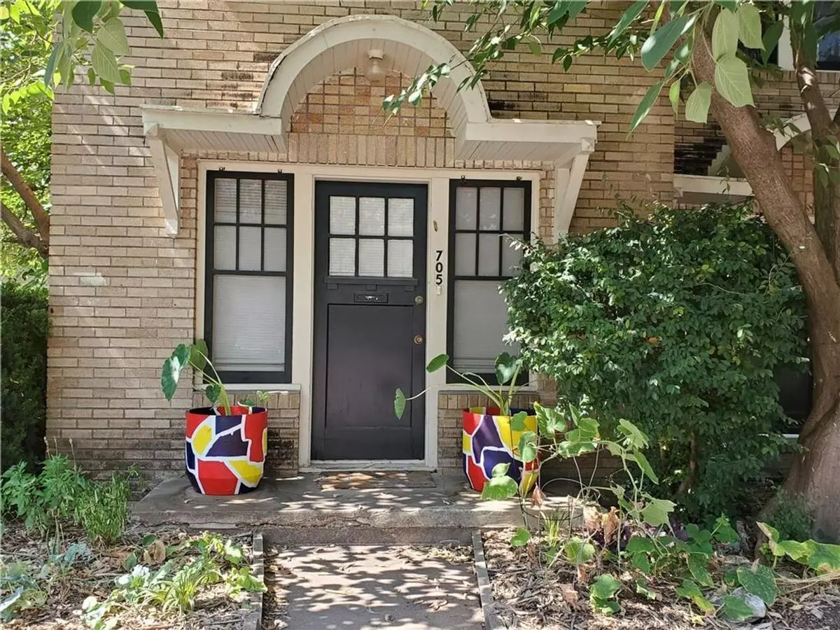 2 Beds • 1 Bath - floor plan
