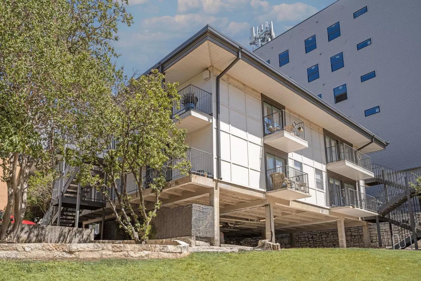 2 Beds • 1 Bath nhrB1 floor plan