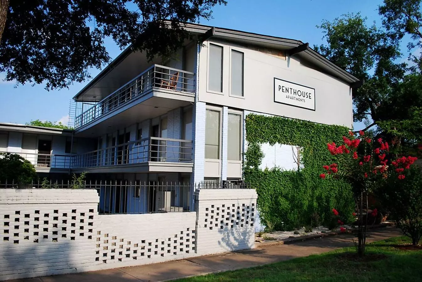 1 Bed • 1 Bath PEN-301 floor plan