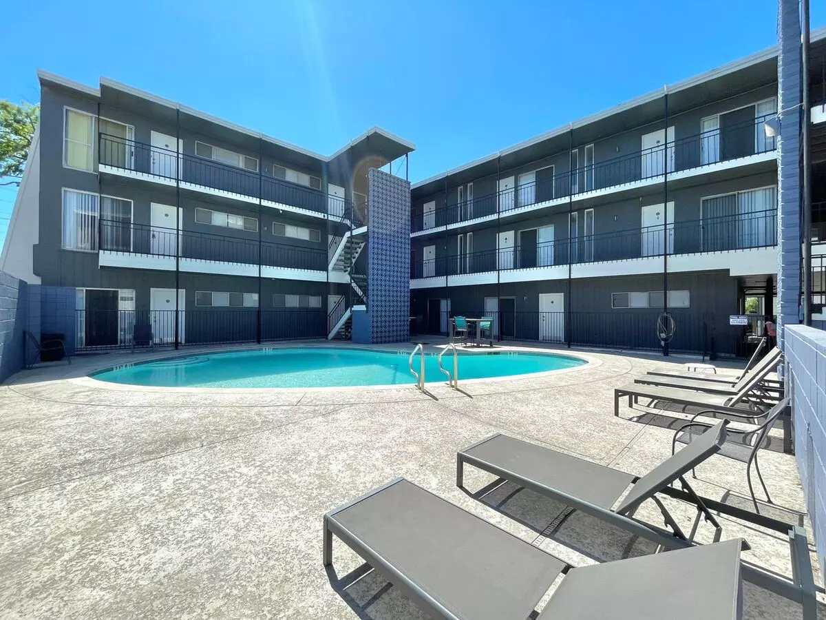 2 Beds • 1 Bath 305 floor plan
