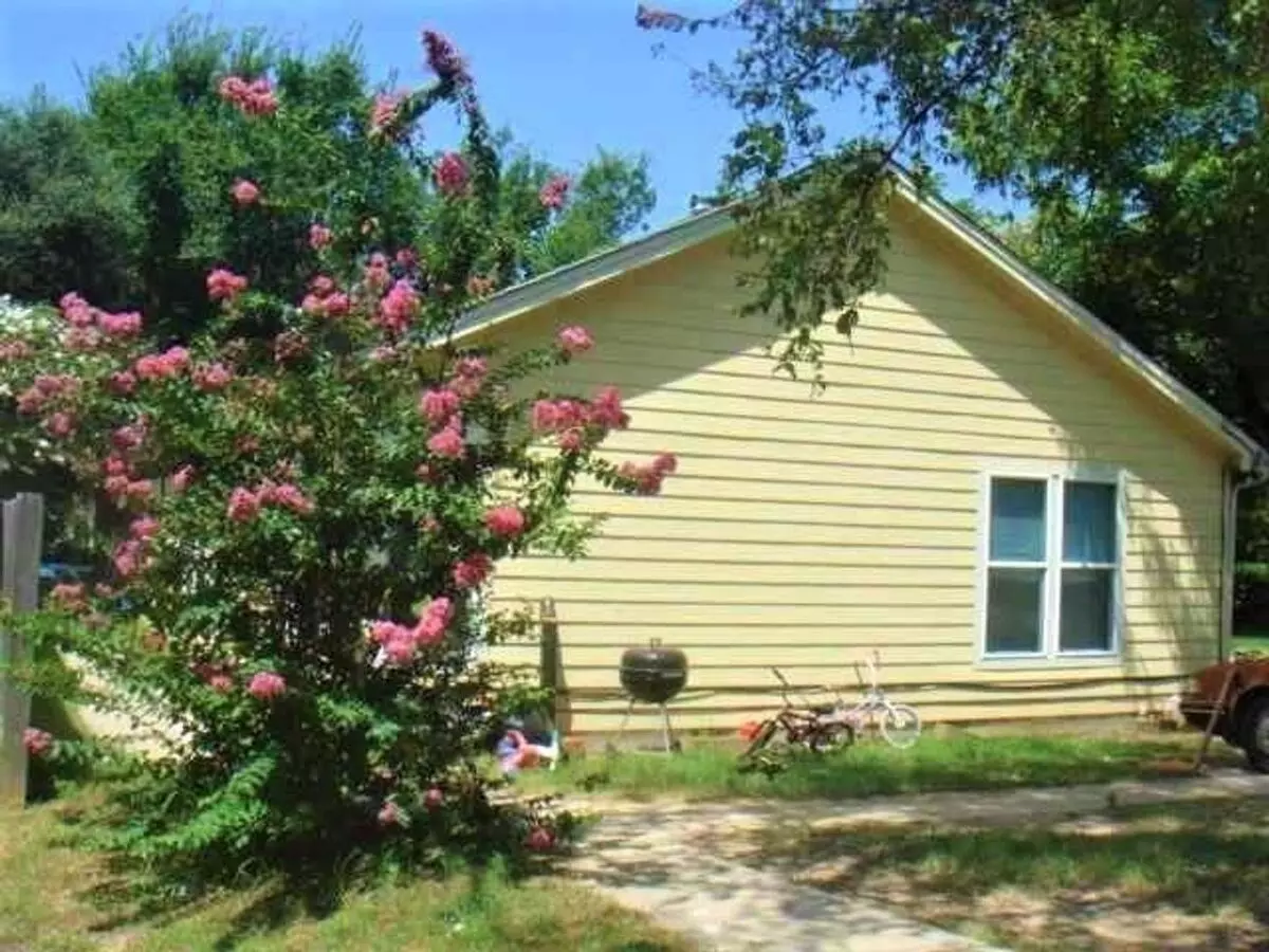 3BR/2BA B floor plan