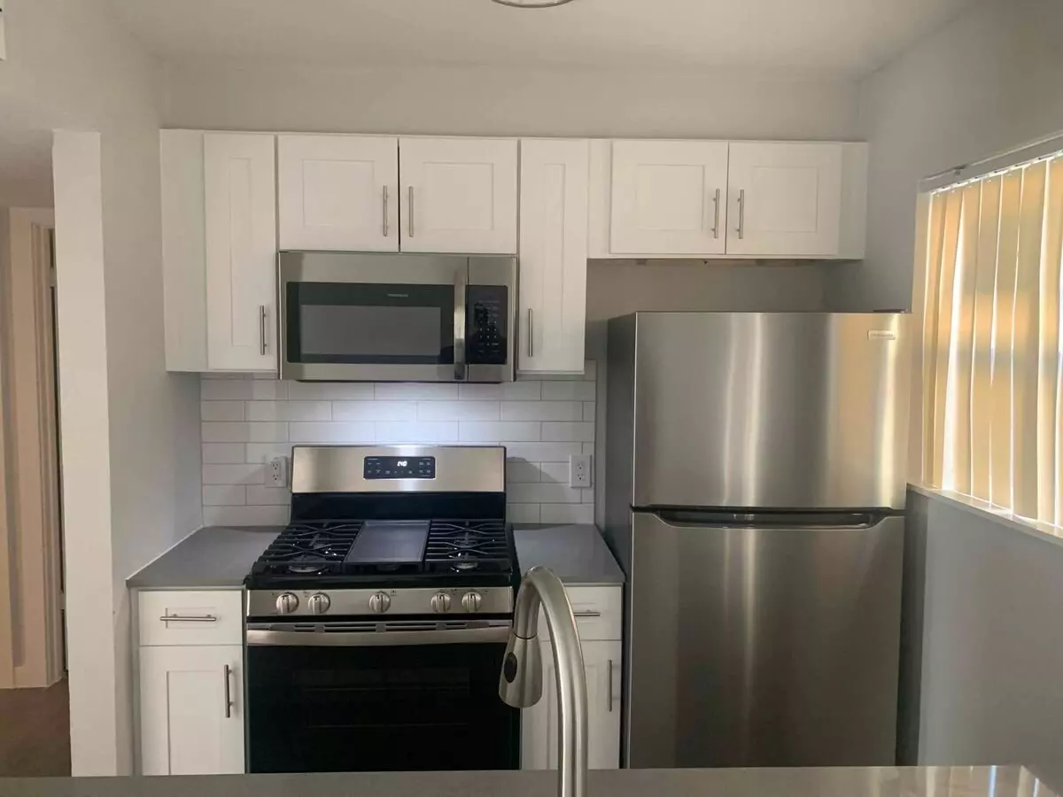2 Beds • 1 Bath 232 floor plan