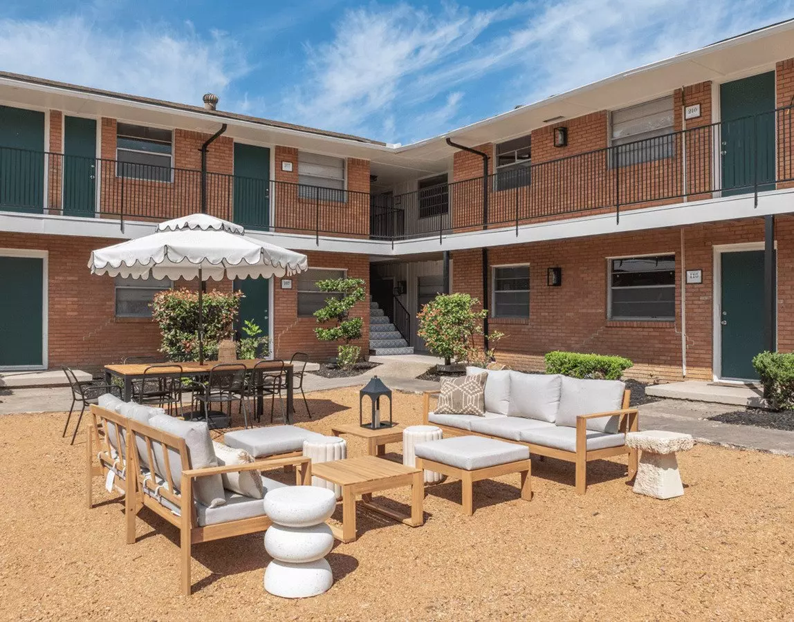 2 Beds • 1 Bath 221 floor plan