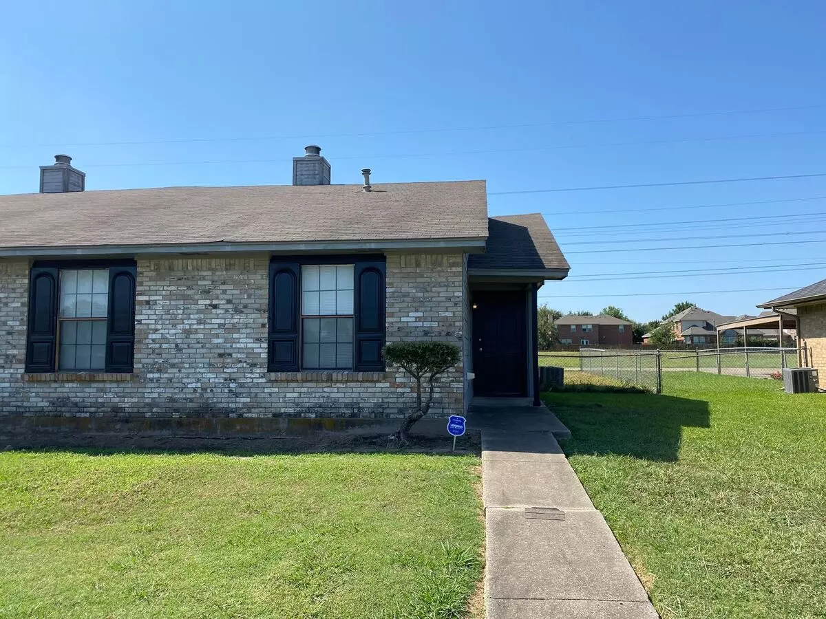 3 Beds • 2 Bath VALL1112 floor plan