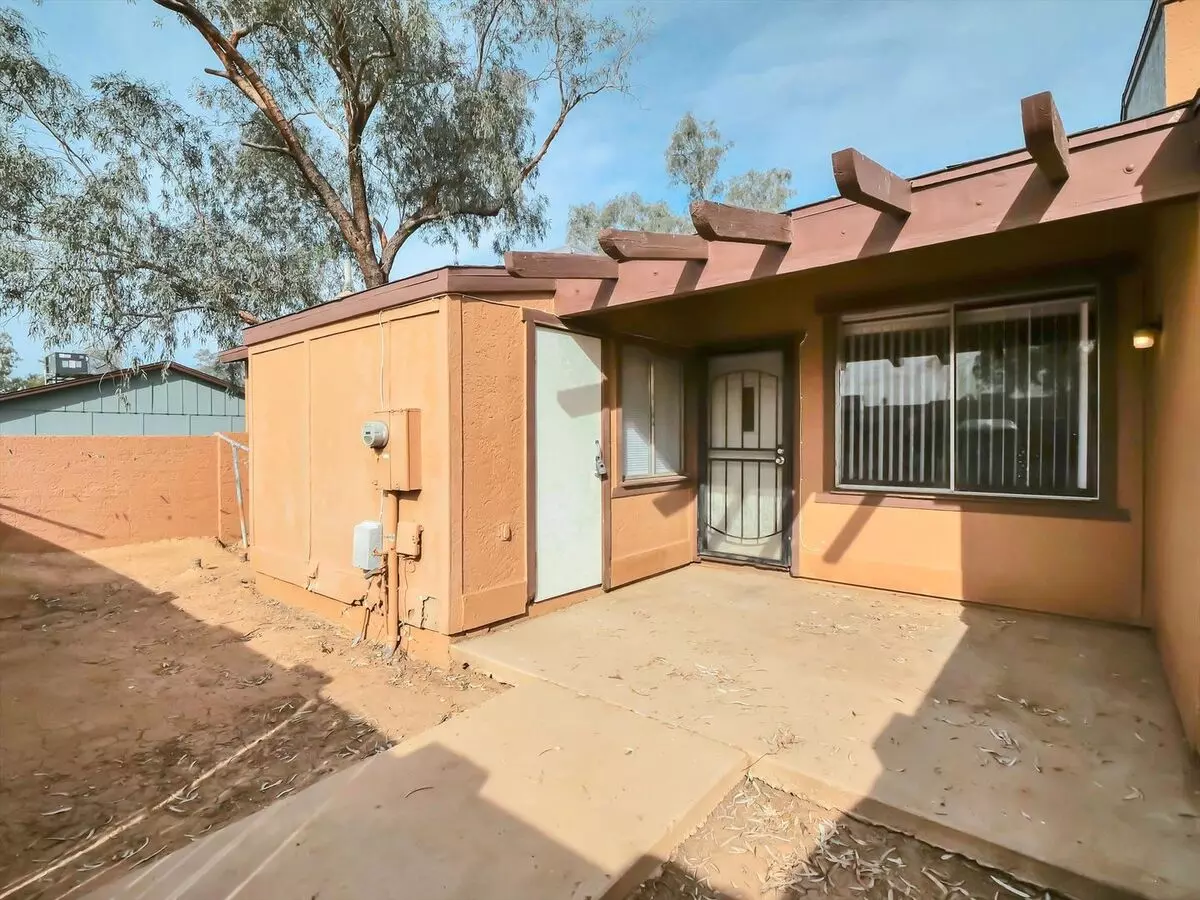 2 Beds • 1 Bath - floor plan