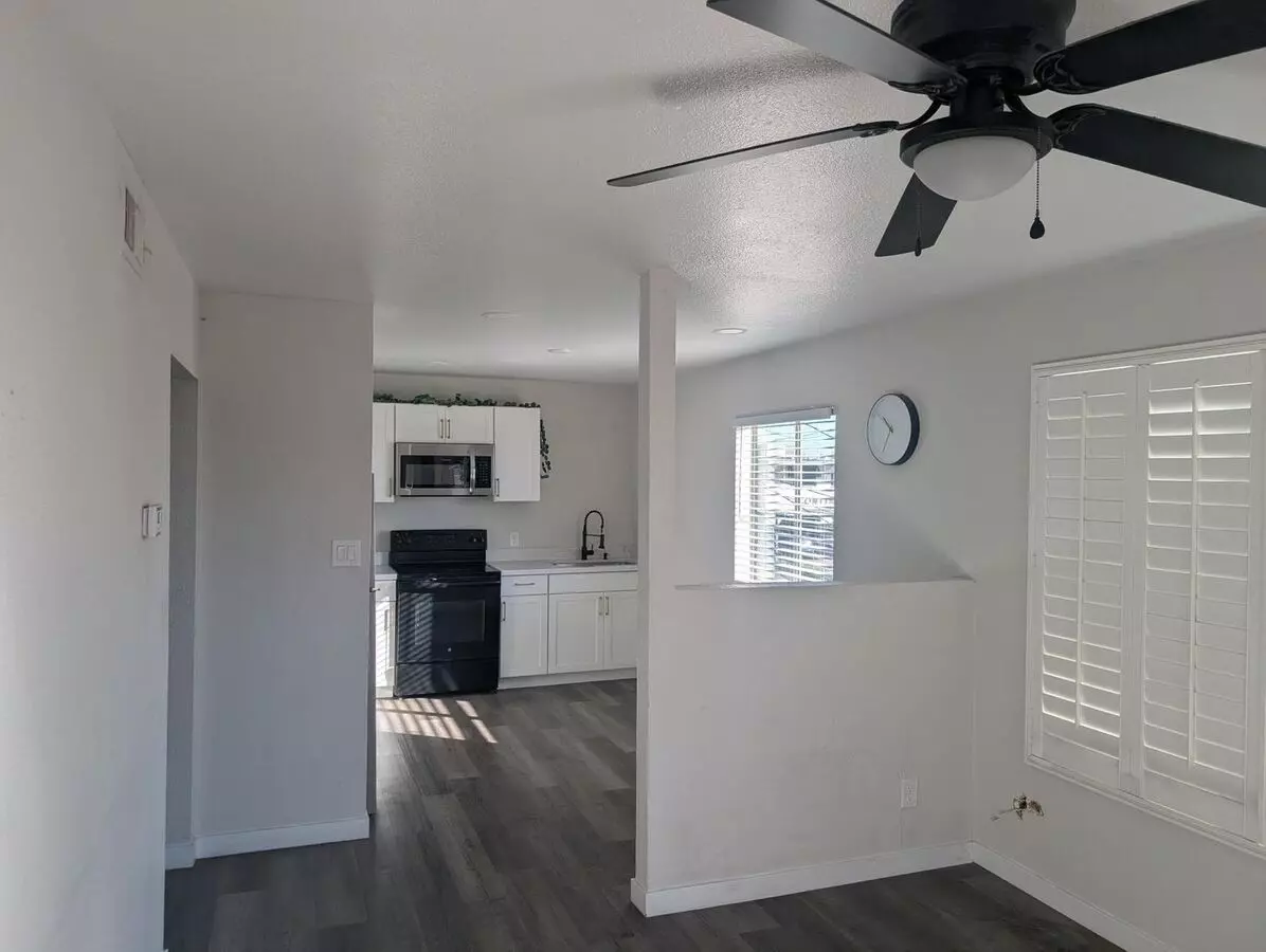 2 Beds • 1 Bath Apt 2 floor plan