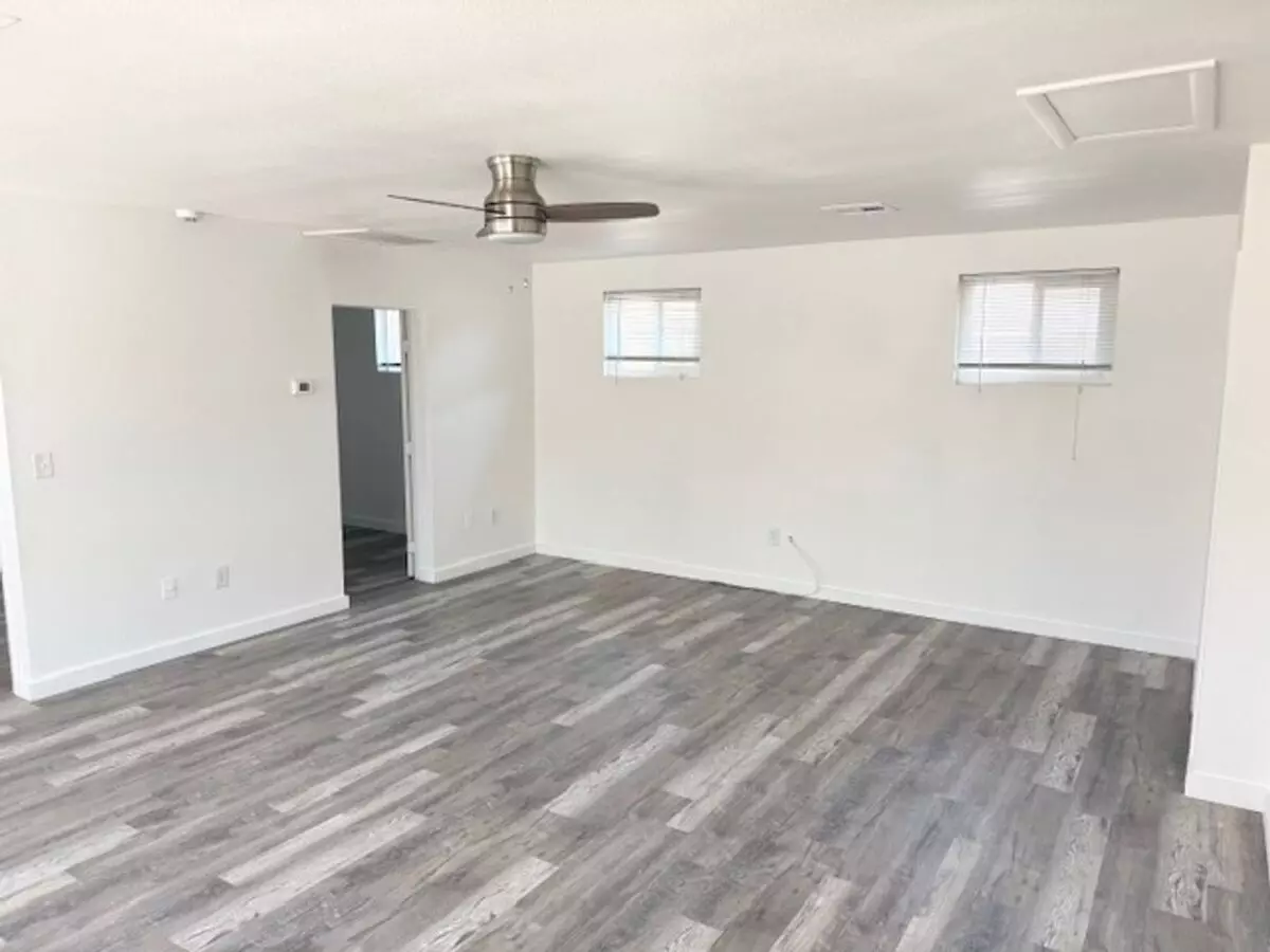 3 Beds • 1 Bath 04 floor plan