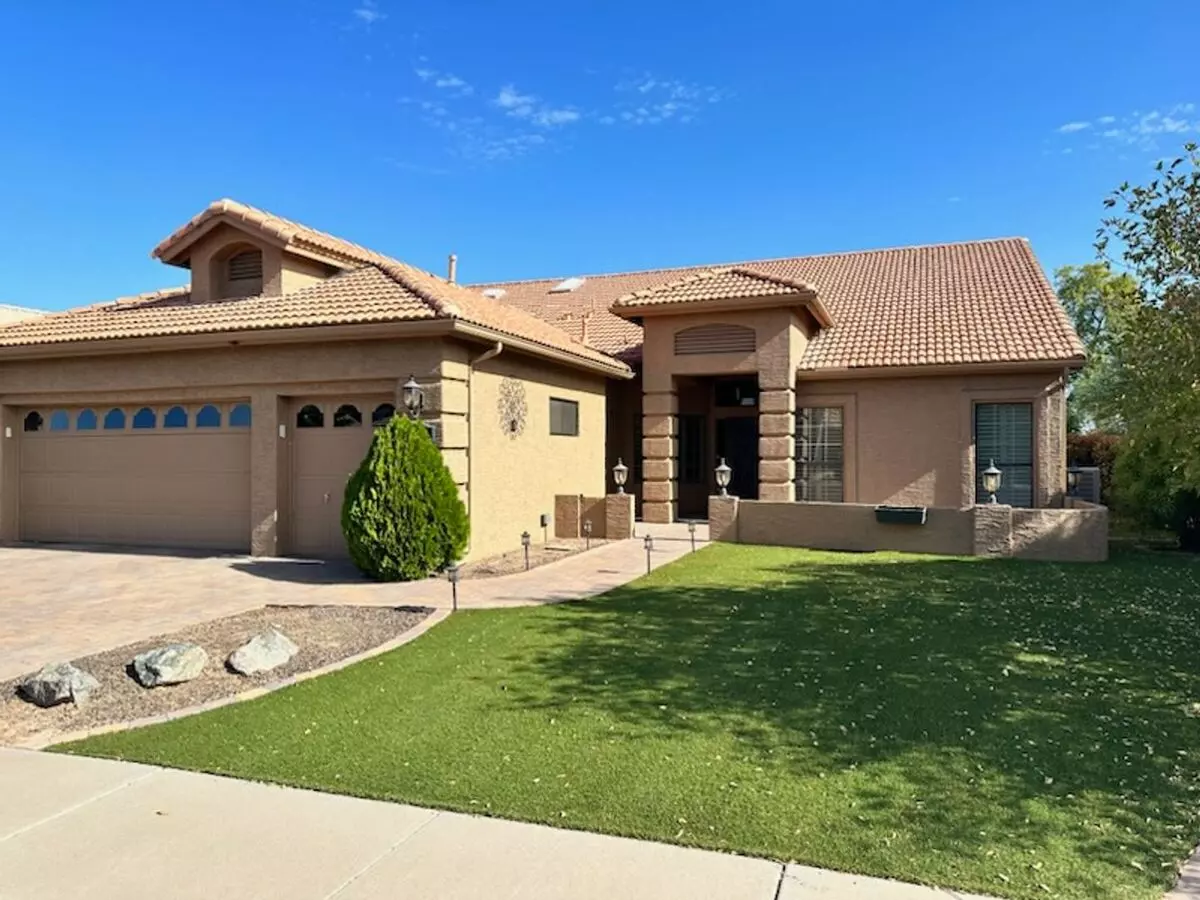2 Beds • 2 Bath - floor plan