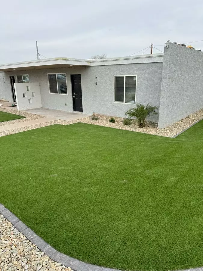 2 Beds • 1 Bath - floor plan