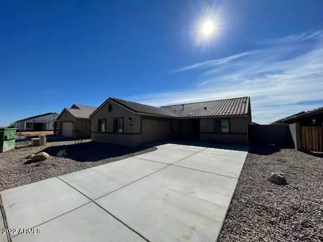 3 Beds • 2 Baths floor plan