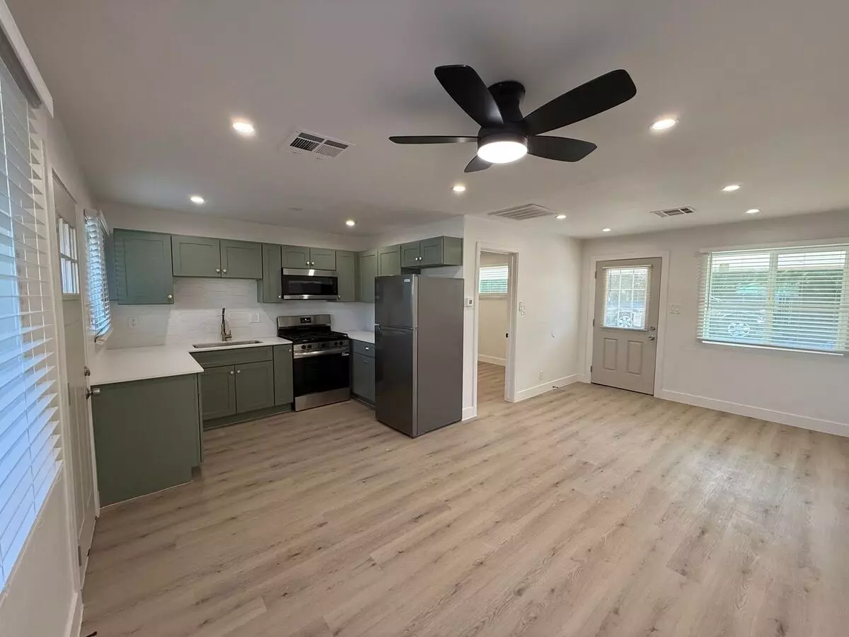 2 Beds • 2 Bath 5 floor plan