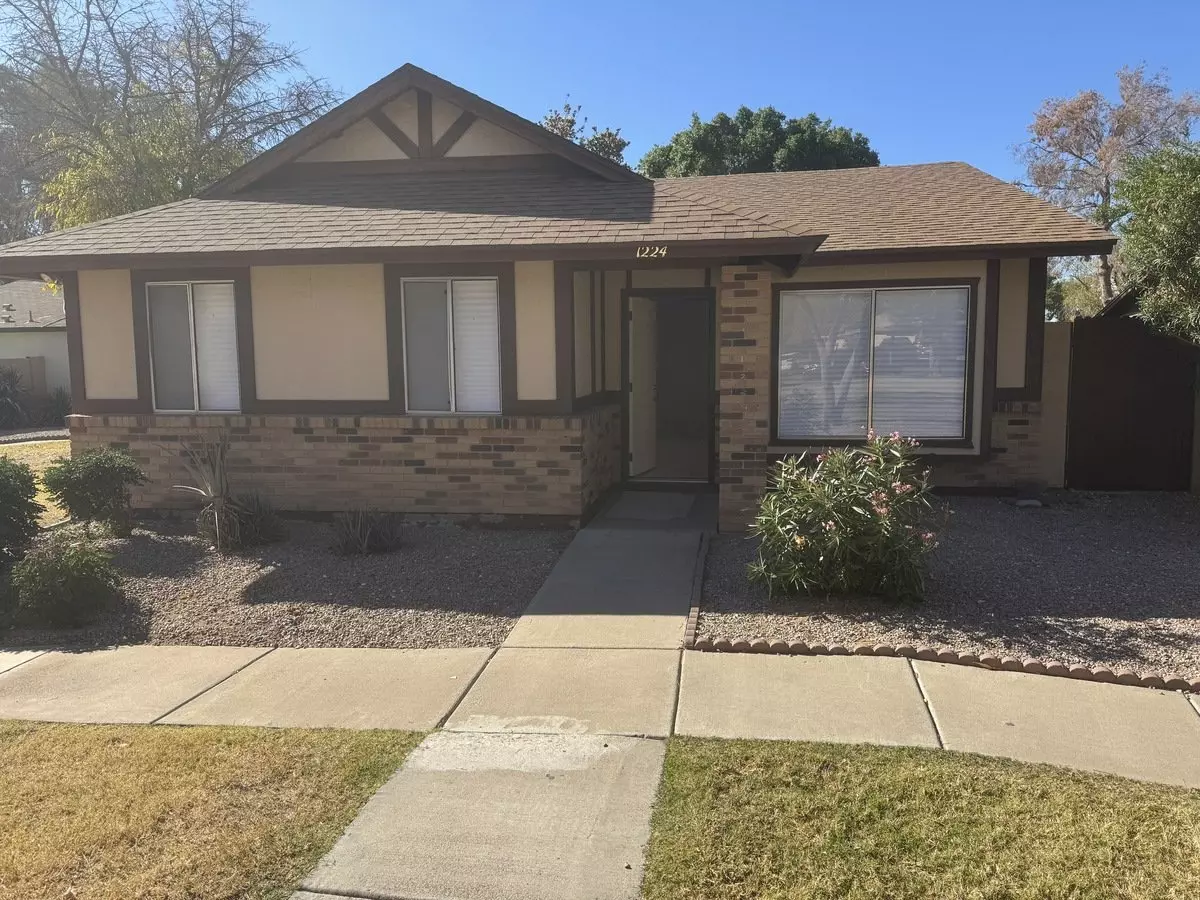 3 Beds • 2 Baths floor plan