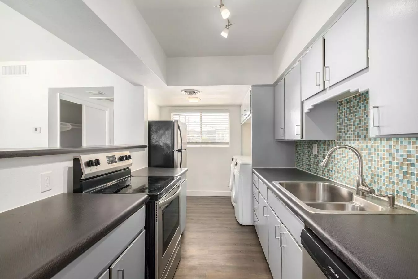 1 BR 1 BA floor plan