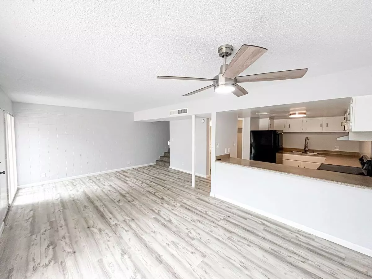 2 Beds • 1 Bath 08 floor plan