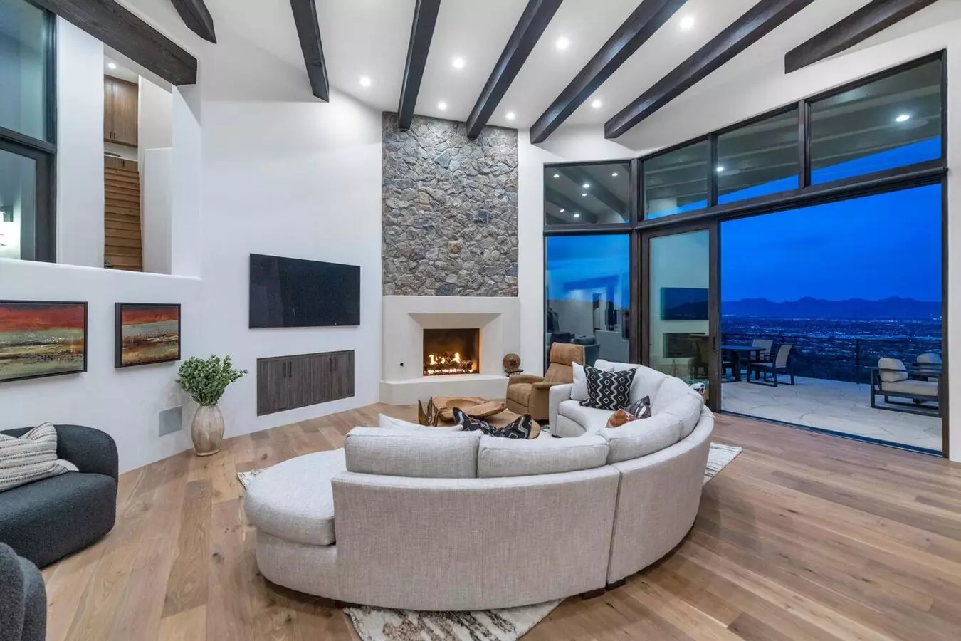 4 Beds • 4 Bath - floor plan
